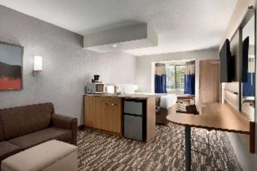 Microtel Inn & Suites By Wyndham Baton Rouge image 1