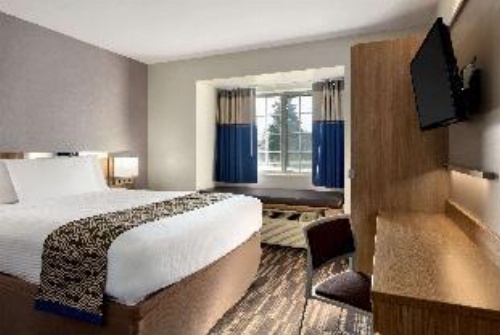 Microtel Inn & Suites By Wyndham Baton Rouge image 2