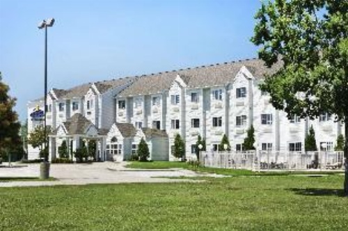Microtel Inn & Suites By Wyndham Baton Rouge image 9